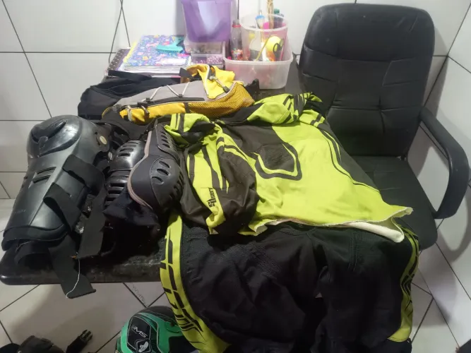 Equipamento trilha de moto