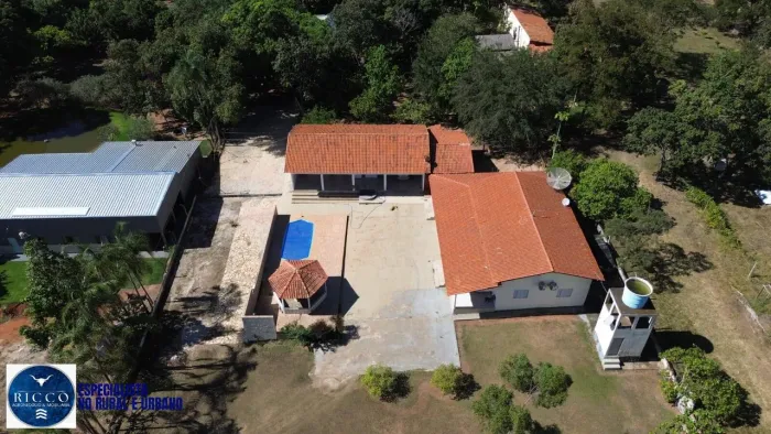 Chácara à Venda em Hidrolândia-GO | 8.000 m² | 2 Casas