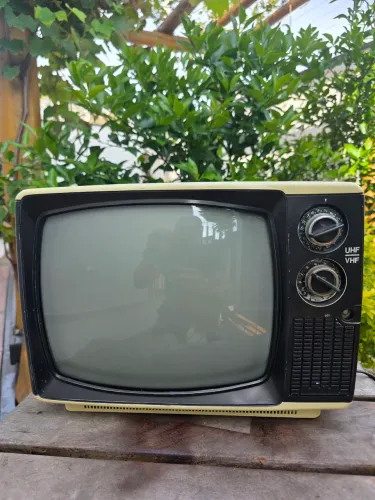 TV antiga tubular