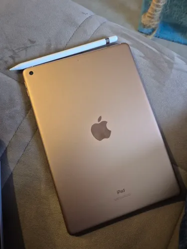 IPAD + APPLE PENCIL