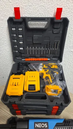 Kit completo de furadeira e parafusadeira