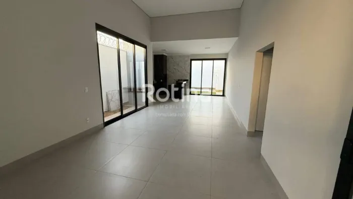Casa à venda, 3 quartos, Novo Mundo - Uberlândia/MG - Rotina Imobiliária