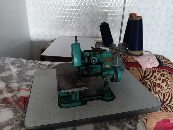 Máquina de costura Overlock