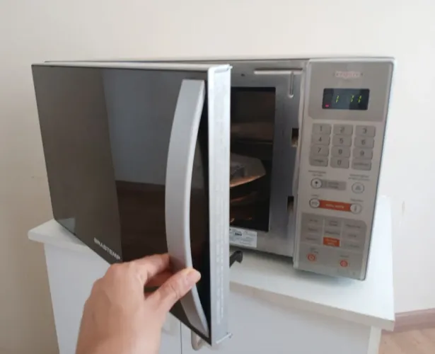 Micro-ondas 38 litros Brastemp 220v espelhado aço inoxidável painel digital Grill.bancada