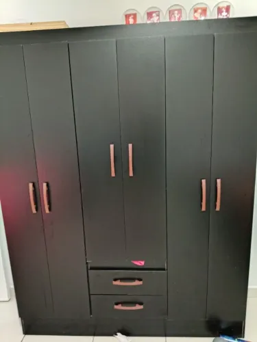 Guarda roupa preto