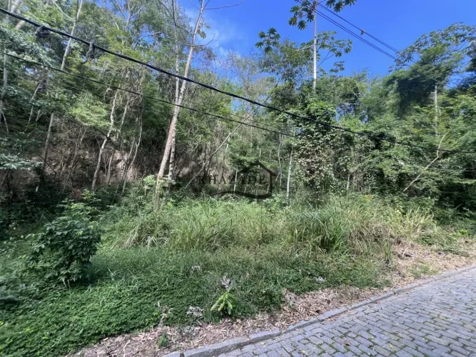 Excelente Terreno 1050m2 plano no Condomínio Três Mangueiras Pendotiba, Niterói.
