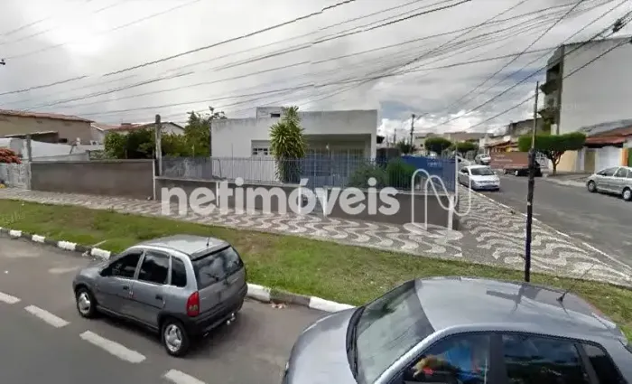 Comprar ou Alugar: Terreno 900m²; na Av Maria Quiteria - Feira de Santana.