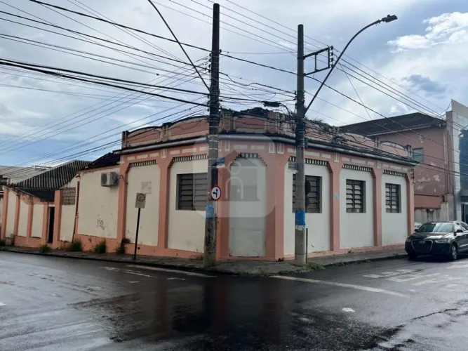 Casa Comercial à venda na Região Central
