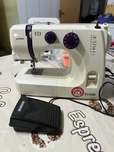 Máquina de Costura Elgin Prátika - Semi Nova
