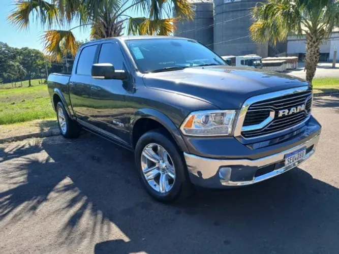 Ram Classic Laramie 5.7 V8 16V Gasolina 4X4 Aut. 2023