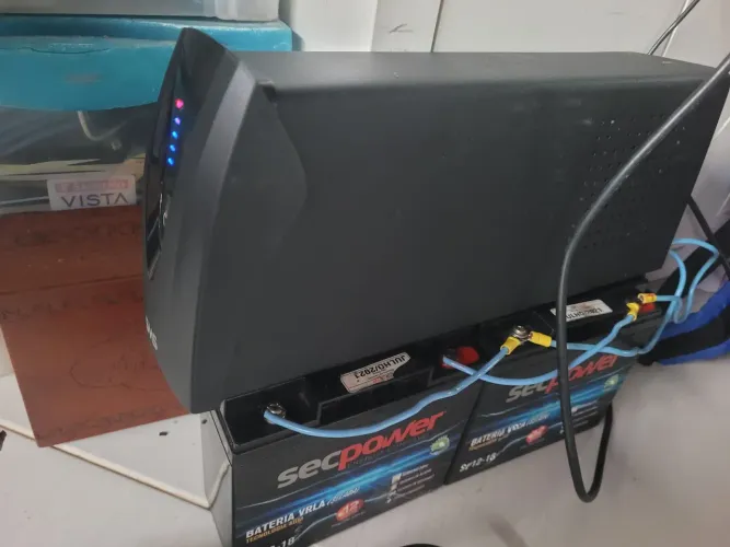 NoBreak SMS manager 3 700va com 2 baterias vrla 18ah, automatico com visor de autonomia