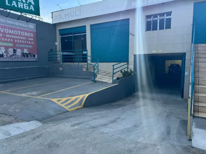 Galpão/Depósito/Armazém para aluguel possui 653 metros quadrados