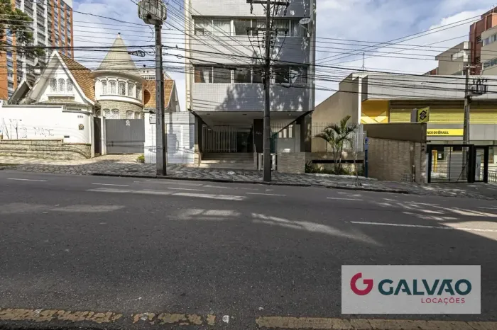 Apartamento de 02 Dormitórios com 02 Vagas no Centro de Curitiba