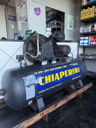 Compressor de Ar 20 Pés 250Lt 5HP 175 Psi 220/380 Trifásico Chiaperini