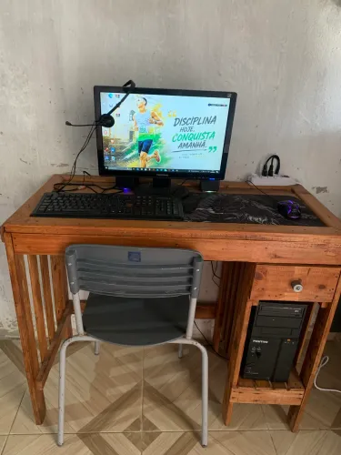 Computador com mesa