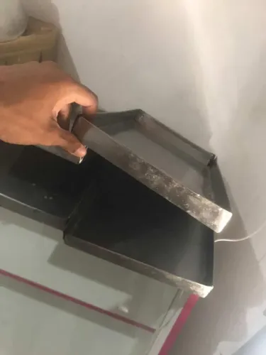 Vendo 4 bandejas de salgados inox muito bem conservada