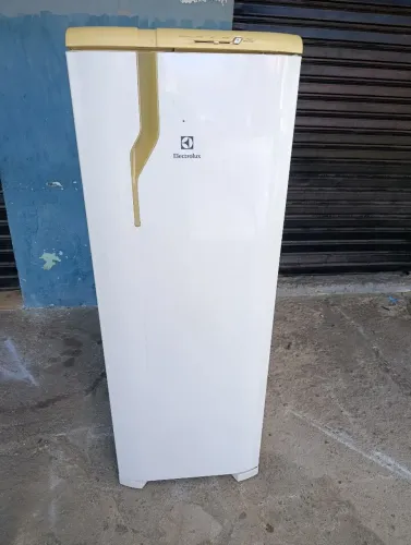 Geladeira Electrolux modelo RDE33