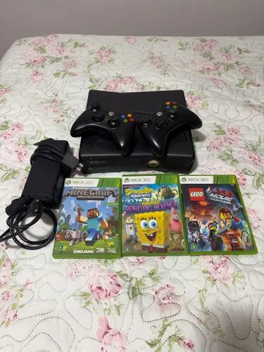 Xbox 360 Slim 256gb + 2 controles + 3 jogos