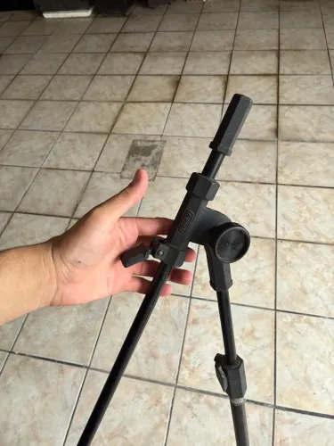 Pedestal - tripé para microfone