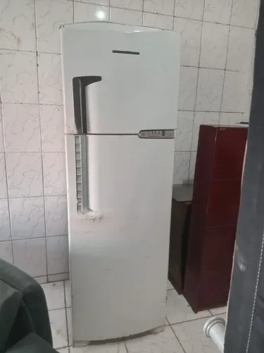 VENDO UMA GELADRIRA BRASTEMP FROS FREE