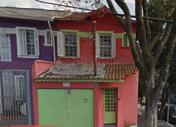 Casa no metrô Barra FundaDuas frentes independentes.