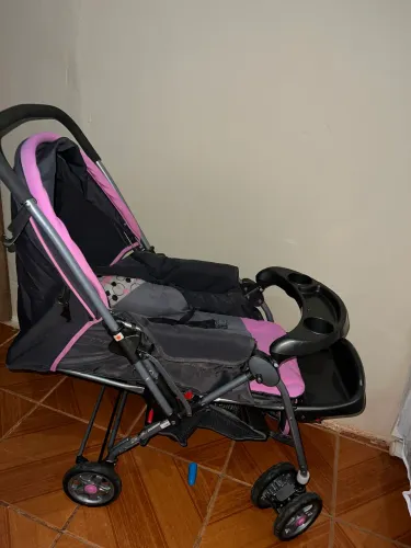 Carrinho de bebe já com bb conforto COSCO