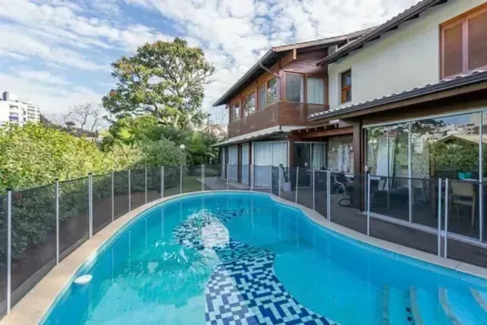FCS- CASA DE ALTO PADRÃO EM CONDOMÍNIO FECHADO COM PISCINA, ESPAÇO GOURMET E ENERGIA SOLAR