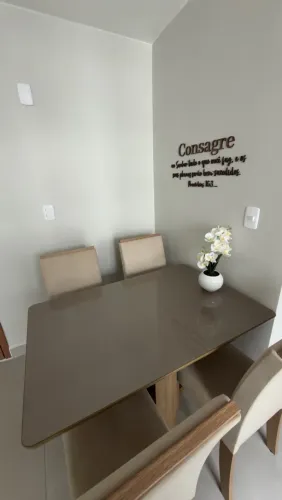 Mesa nova com 4cadeiras