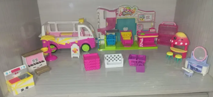 Lote Cenários Playsets Shopkins com acessórios