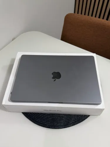 MacBook Pro M3 13" | 8GB RAM | 512GB SSD | Silver | Completo
