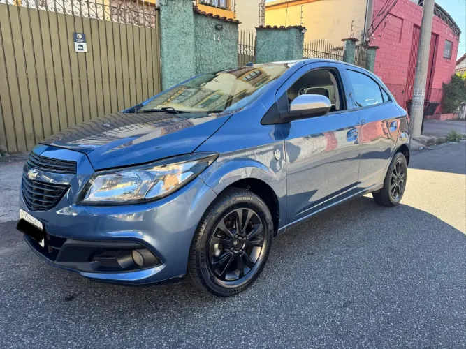 Chevrolet Onix Hatch Selecao 1.0 8V Flex Mec. 4P 2015