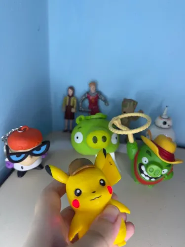 Lote dexter, Pikachu, angry birds, as crônicas de Nárnia, star wars e guardiões