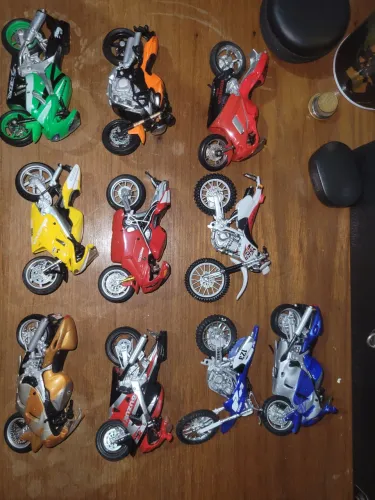 10 motos maisto