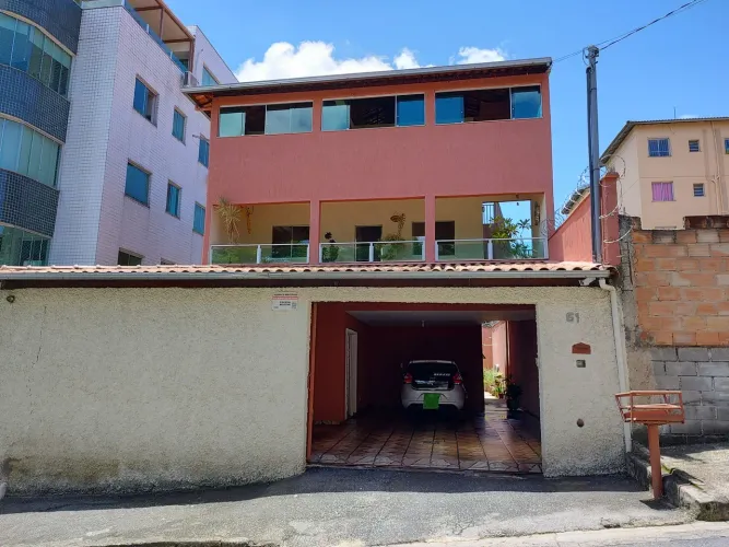 Casa estilo colonial em local privilegiado com tudo perto
