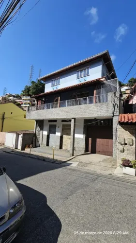 Ótima Casa no Jardim Salvador com três quartos em Petrópolis