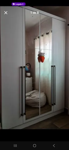 Guarda-roupa com espelho