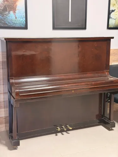 Piano década de 70