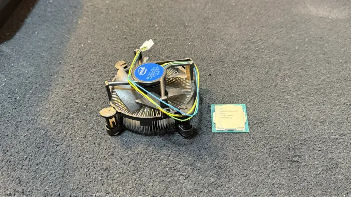 Processador LGA1200 Intel G5925 Celeron em perfeito estado
