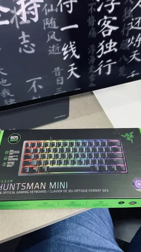 Teclado Razer Huntsman Mini 60% Switch Roxo Óptico RGB