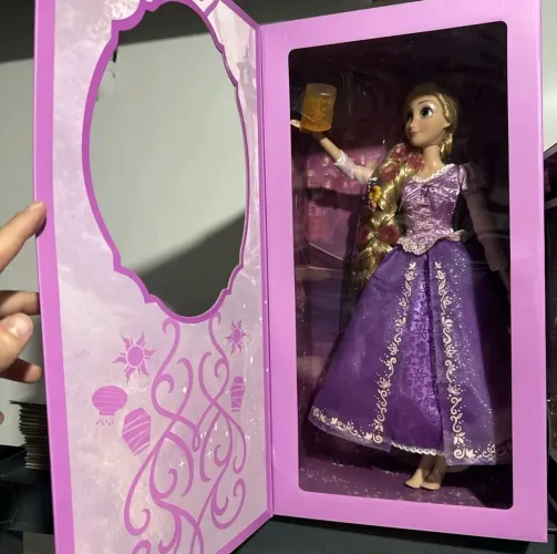 Boneca Barbie Rapunzel colecionavel 40Cm Disney store funcionando NOVA