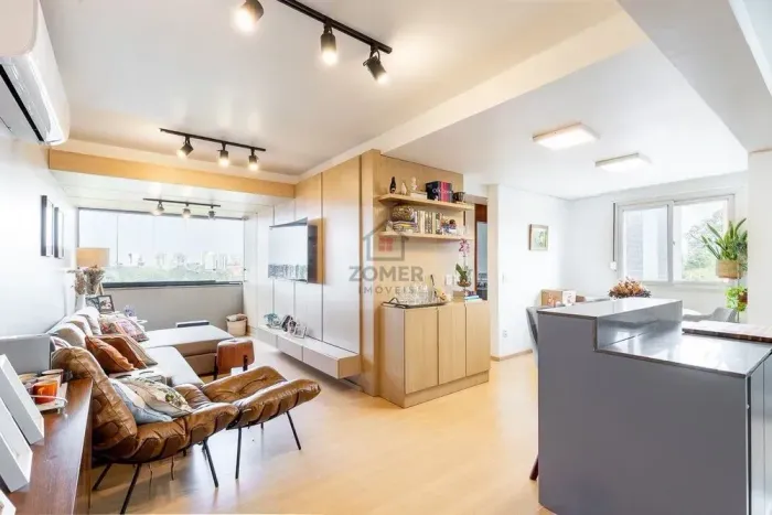 Apartamento Andar alto com 82 metros 2 quartos 1 vaga no bairro Passo da Areia - Porto Ale
