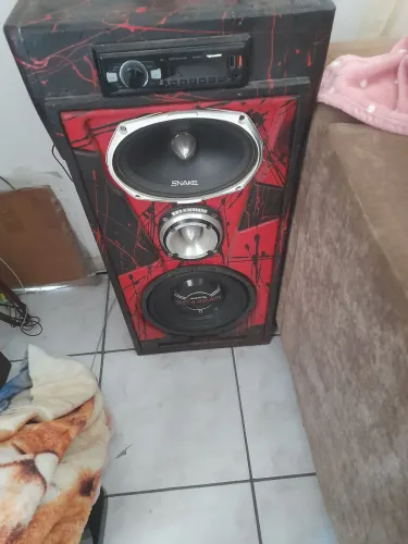 Vende-se  600 está com font queimada caixa top só não estou afim de concerta