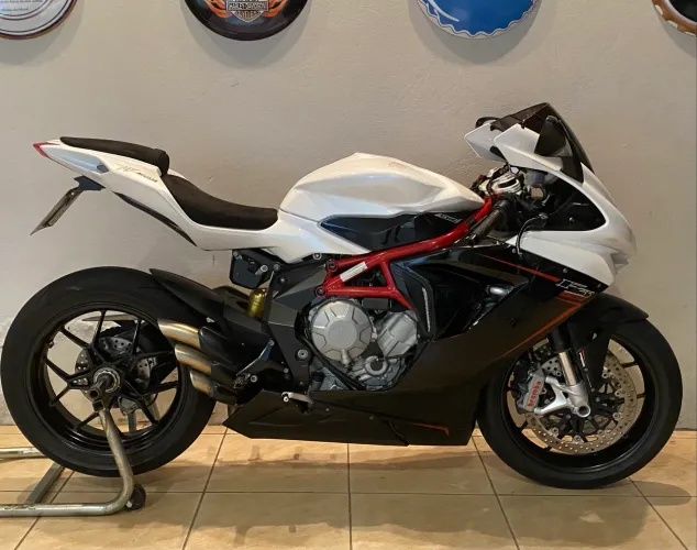 MV Agusta F3 800cc muito nova 