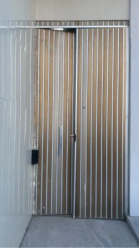 Porta de ferro e aluminio