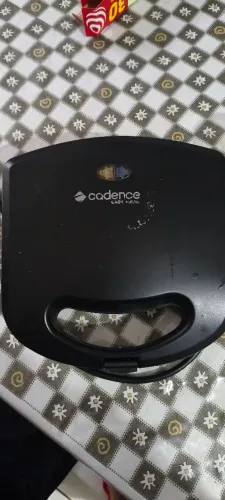 Sanduicheira Cadence 220v usada