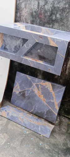 Pia escupida em porcelanato com balcão e extensor para o vaso