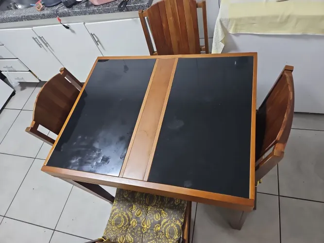 Mesa de Jantar Extensível + 4 Cadeiras com Almofadas