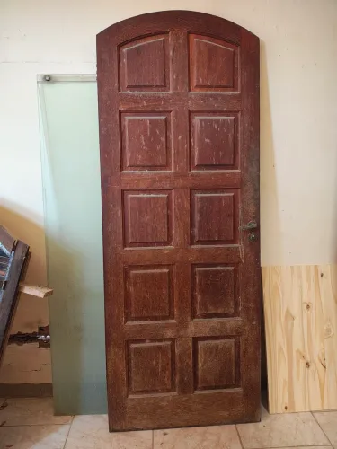 Porta de Madeira Pesada com Estrutura Maciça 2,10m x 80cm