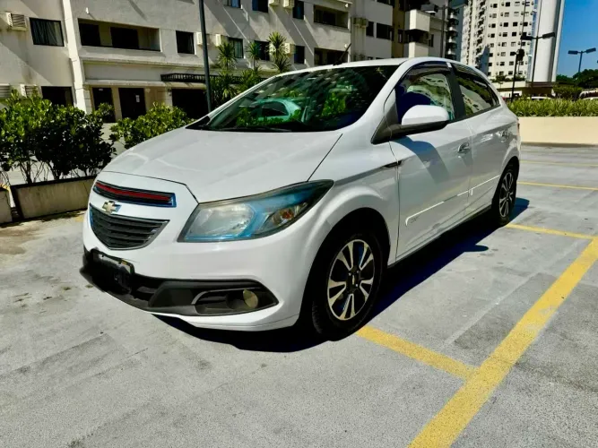 Chevrolet Onix Hatch LTZ 1.4 8V Flex Power Aut. 4P 2016