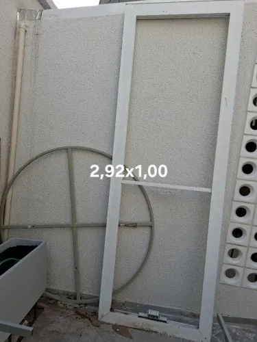 Estrutura de ferro para painel ou fachada comercial 
